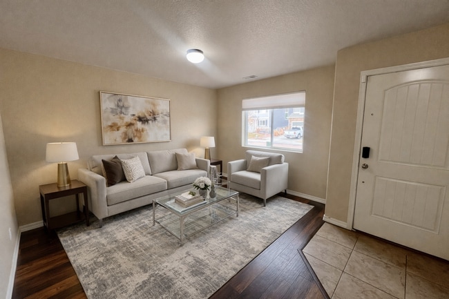 Building Photo - Gorgeous 4 Bedroom Home close to Peterson!