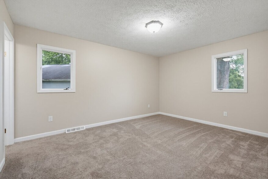 Building Photo - 5460 Echodell Ave NW