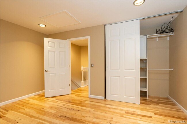Building Photo - Beautiful Two Bedroom Two Bath Townhome in Indian Creek