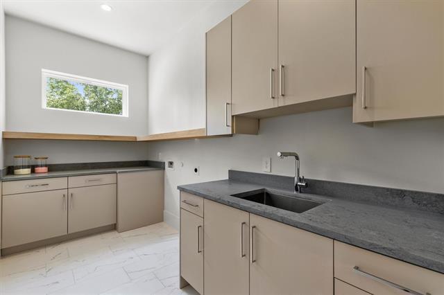 Building Photo - 3820 Beechwood Ln