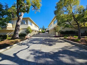 Building Photo - Updated 2 bedroom with in unit washer, dry...