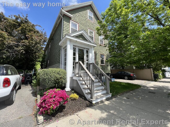 Building Photo - 735 Somerville Ave