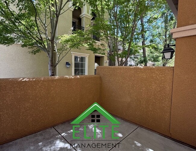 Building Photo - Prime location in Communications Hill with...