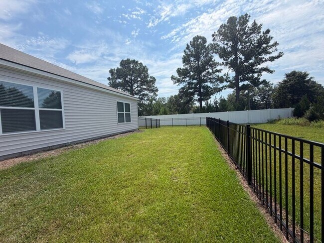 Building Photo - 100 Windcrest Dr