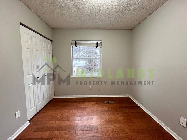 Building Photo - 844 Bentley Dr