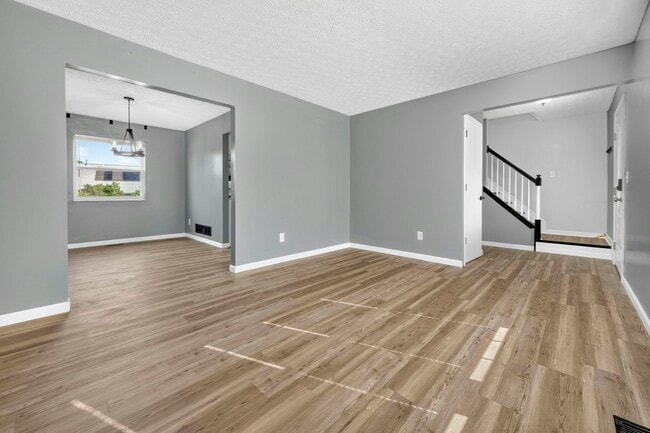 Building Photo - 8472 Kingsley Dr