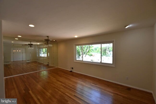 Building Photo - 4015 Heathfield Rd