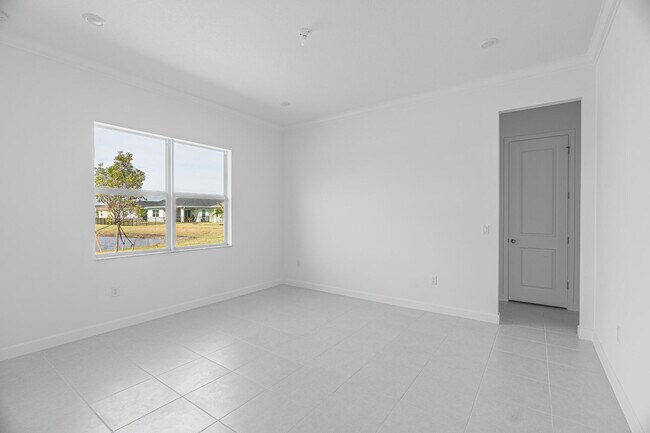 Building Photo - 13885 SE Riversway St