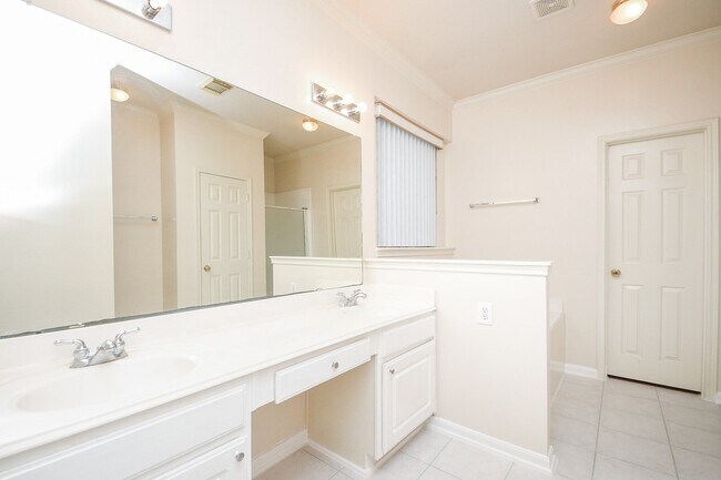 Building Photo - 14234 Silver Glade Ln