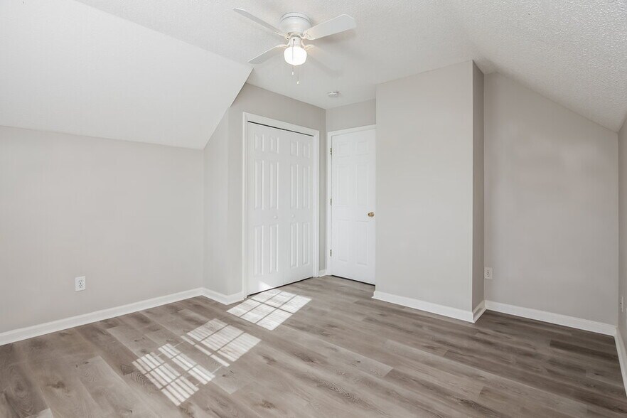 Building Photo - 201 Linville Ct