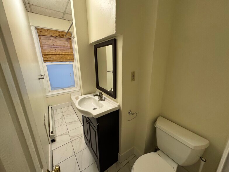 Building Photo - 41 Florence St