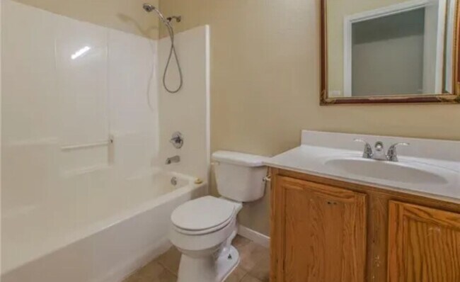 Building Photo - AVAILABLE NOW! (SECTION 8 ACCEPTED)