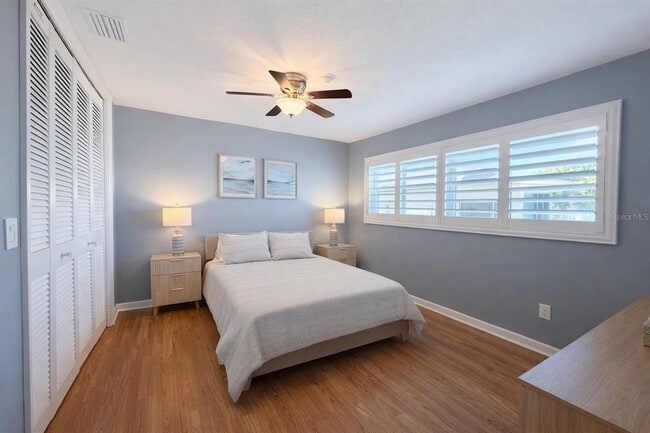 Building Photo - 615 Harbor Is