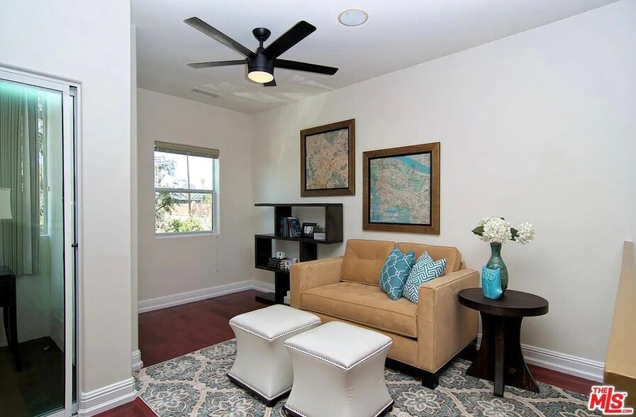 Building Photo - 2027 Beloit Ave