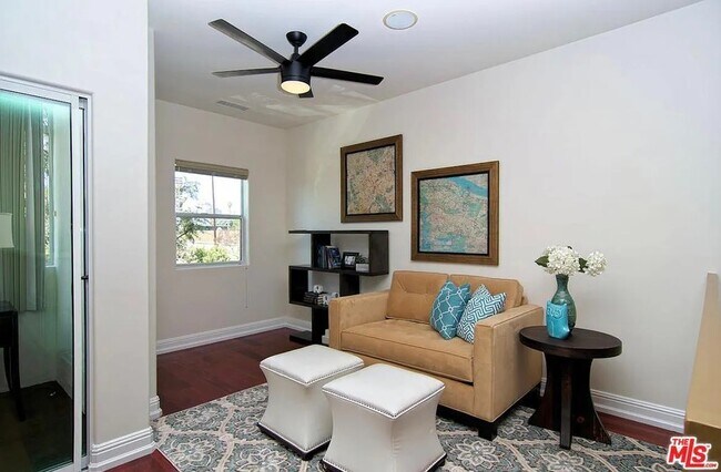 Building Photo - 2027 Beloit Ave