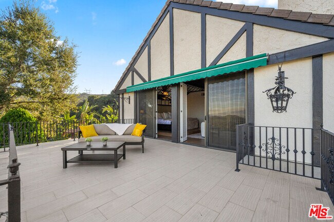 Building Photo - 3722 Alonzo Ave