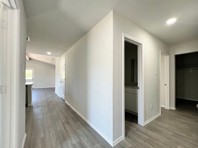 Building Photo - New Home in New Tolar Oaks Neighborhood