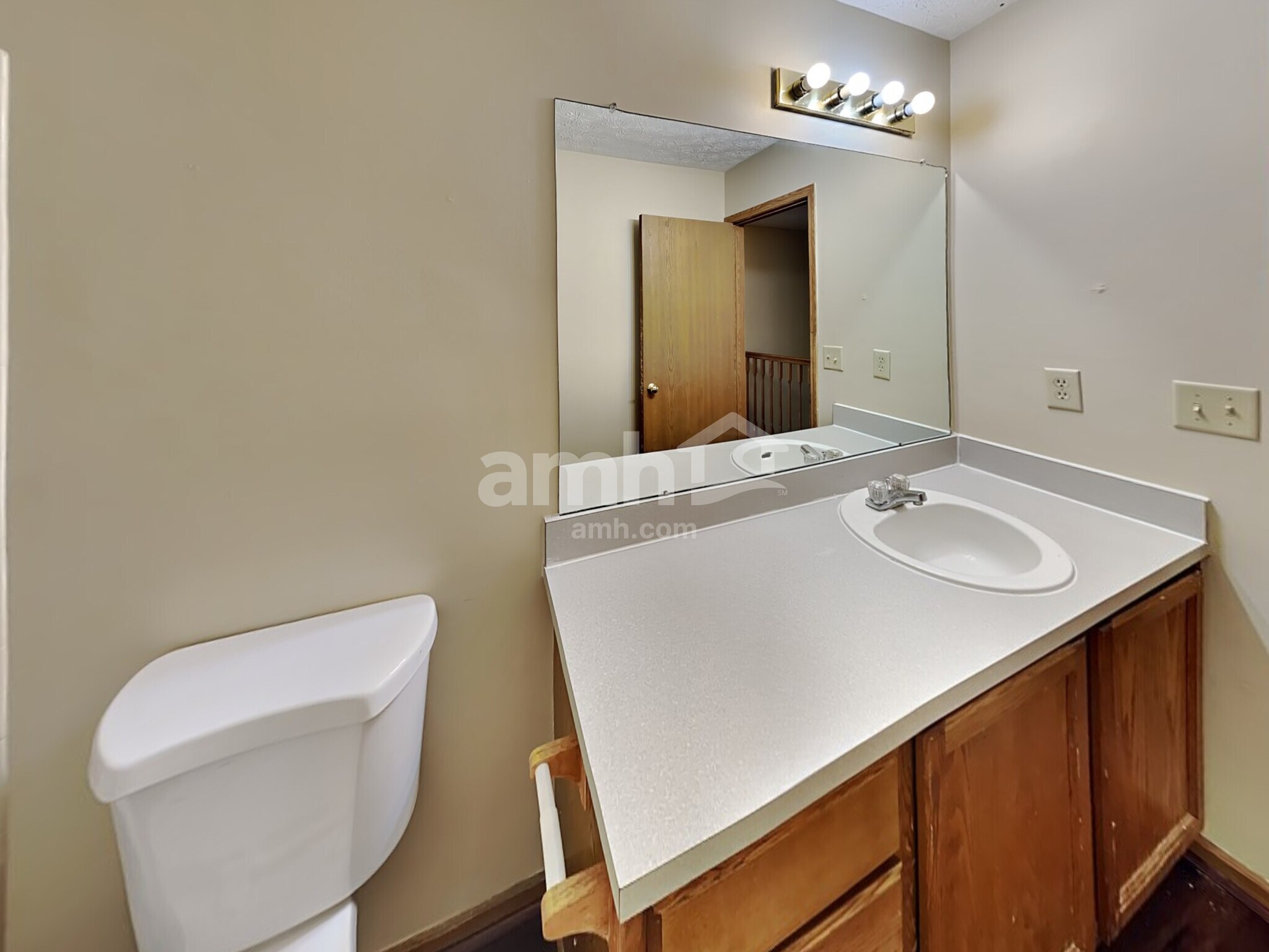 Building Photo - 8438 Lucerne Dr