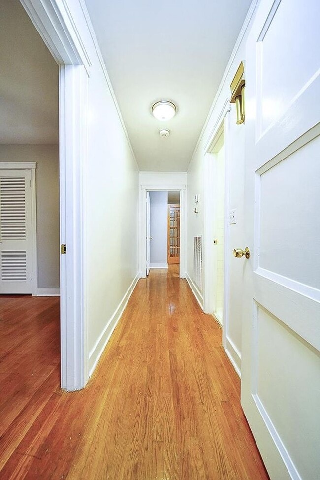 Building Photo - Beautiful 4-bedroom, 3-bathroom home located in the highly desirable Crieve Hall area!