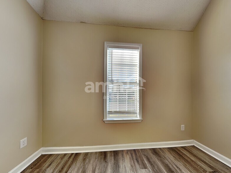 Building Photo - 4946 Rivercrest Ln