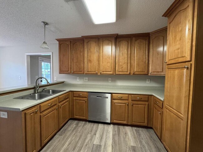 Building Photo - 204 Mahan Dr