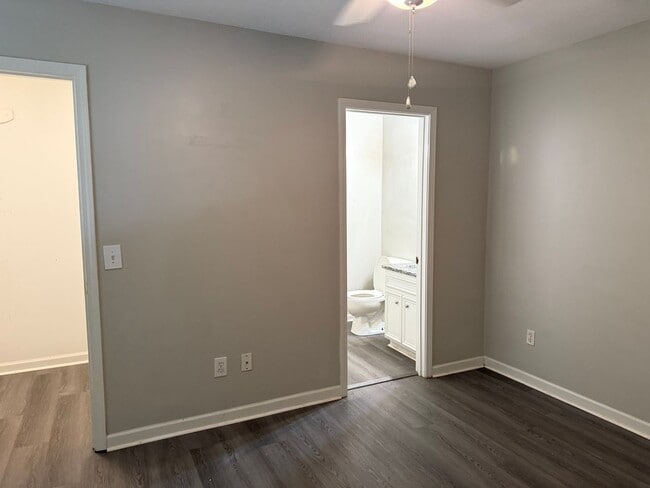 Building Photo - Spacious 3 Bedroom, 2 Bath Home with Garag...