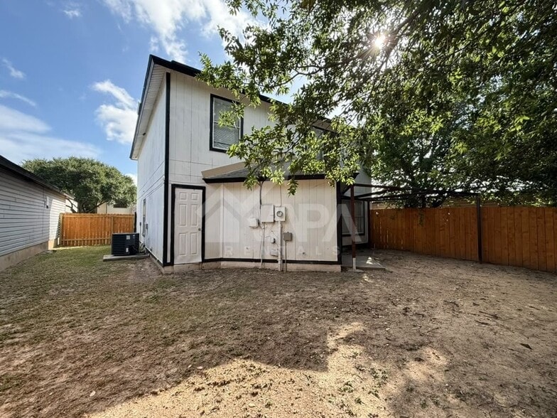 Building Photo - 9666 Green Plain Dr