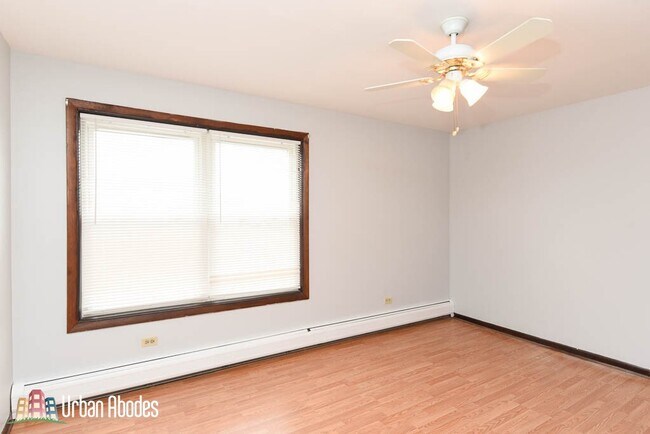 Building Photo - 3042 N Central Ave