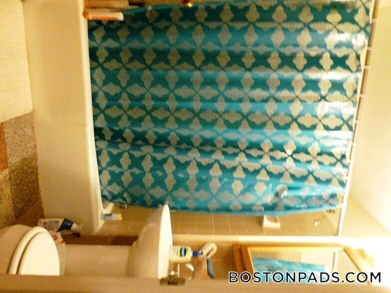 Building Photo - 3 Warwick St