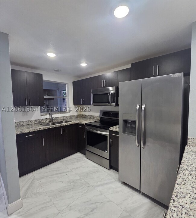 Building Photo - 4241 W 10th Ln