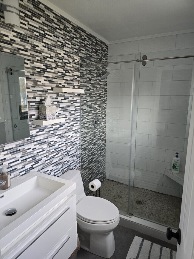 Building Photo - 5580 Creek Run Dr