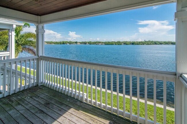 Building Photo - 205 Pompano Dr SE