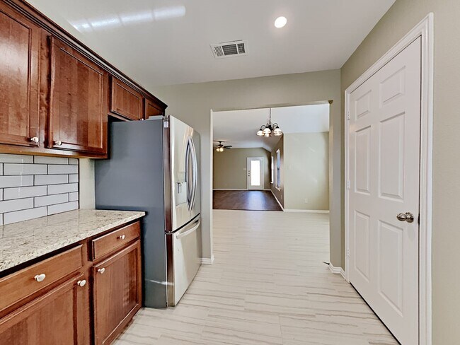 Building Photo - 2308 Arrowhead Dr