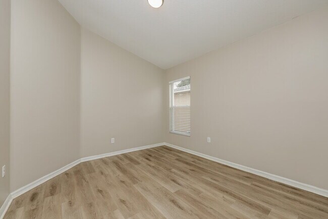 Building Photo - 447 Maple Pointe Dr