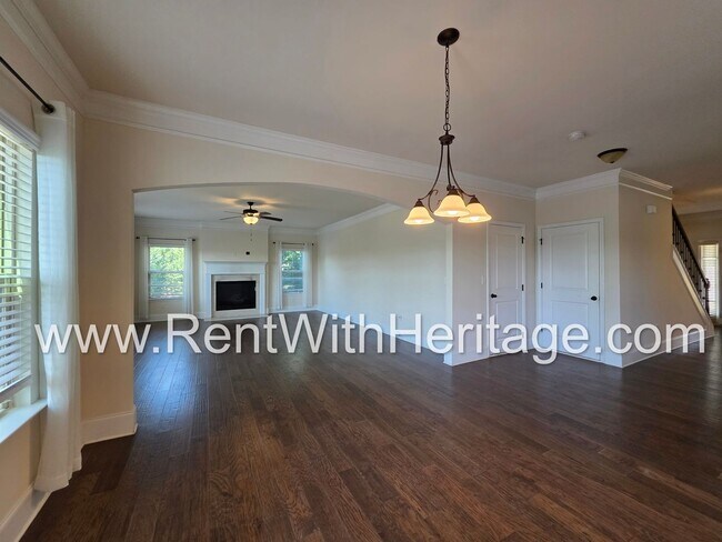 Building Photo - ABSOLUTELY BEAUTIFUL 5 BEDROOM/ 4.5 BATH HOME YOU DONT WANT TO MISS.