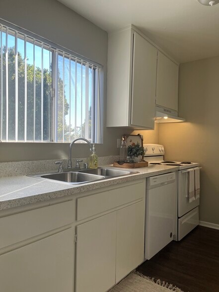 Building Photo - 1762 San Juan St