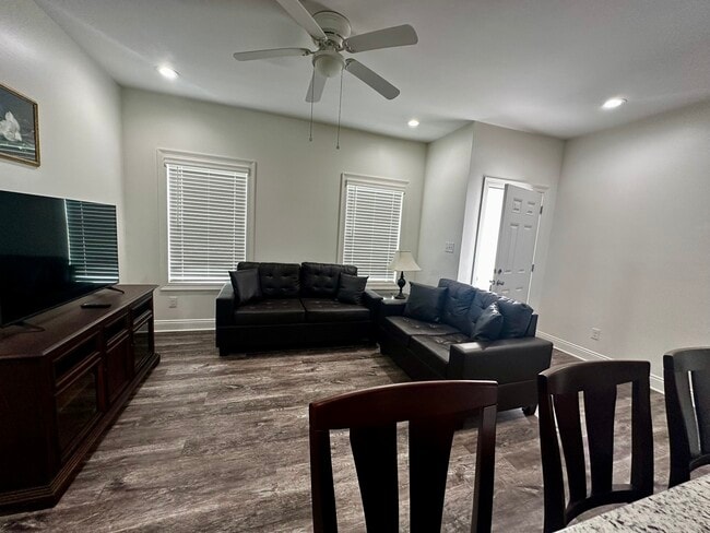 Building Photo - 2306 Timberlane Dr