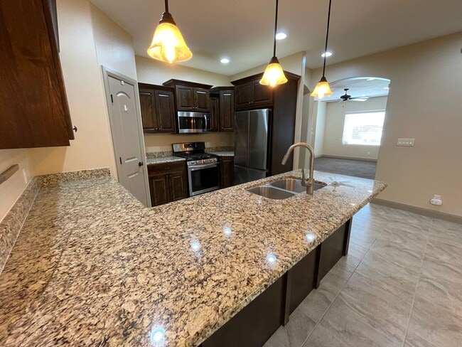 Building Photo - Pet-Friendly Three Bedroom Home in Riversi...