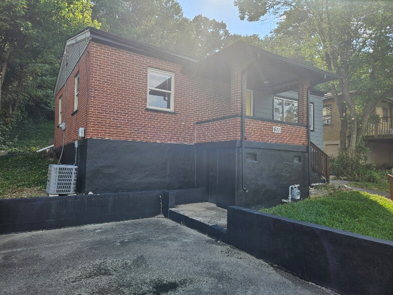 Building Photo - 611 Edgecliff Rd