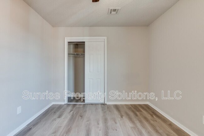 Building Photo - 4713 Love Dr