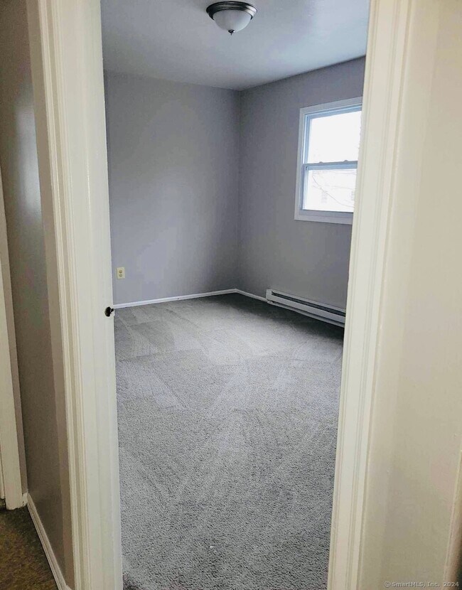 Building Photo - 58 Royal Oak Dr