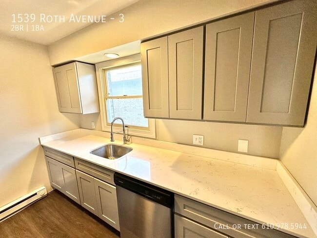 Building Photo - 1539 Roth Ave
