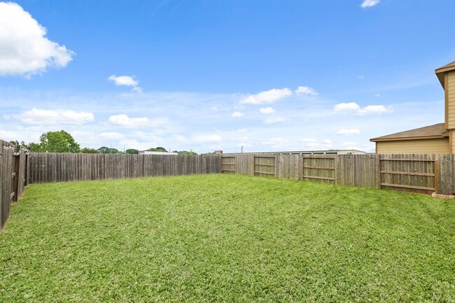 Building Photo - 4826 Hickory Deer Ln
