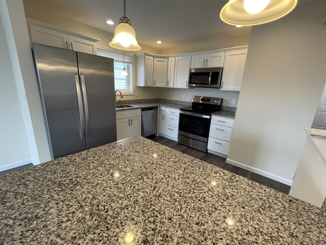 Building Photo - 28 Woodside Dr