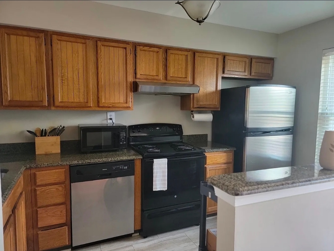 Building Photo - 3045 Shepperton Ter