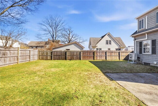 Building Photo - 21 Earlham Way