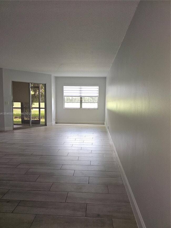Building Photo - 1110 SW 125th Ave