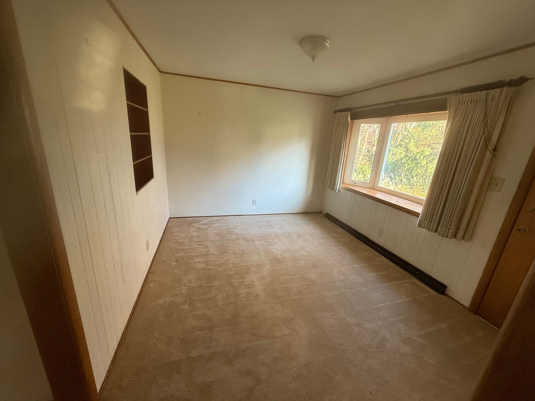 Den - 1011 Woodland Dr