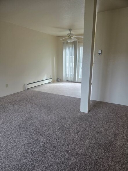 Building Photo - 420 Dela Vina Ave