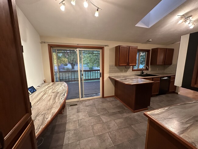 Building Photo - 9206 N Londale Dr